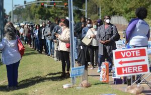 Long line and long waiting for voters at The Mark Apartments in Ridgeland. Credit: Vickie D. King/Mississippi Today