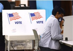 Othia McMillian fills out her ballot on Oct. 13, 2020, at the Hinds County Courthouse. Credit: Vickie D. King/Mississippi Today
