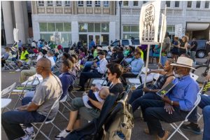 Members of the crowd listens as those affected by the ongoing water crisis in Jackson, Miss. share their experience with the issue during a Moral Monday rally, held by the Poor People’s Campaign, outside of the Governor's Mansion in Jackson, Miss., Monday, Sept. 26, 2022. Credit: Eric Shelton/Mississippi Today