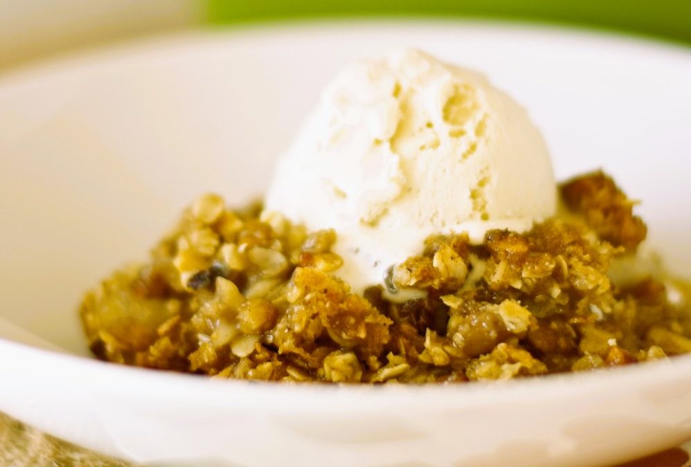 Crockpot Apple Crisp with Oatmeal Crust is the perfect fall dessert.