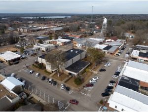 The Itawamba County Courthouse in the town center of Fulton, Miss. (Rory Doyle for The New York Times)