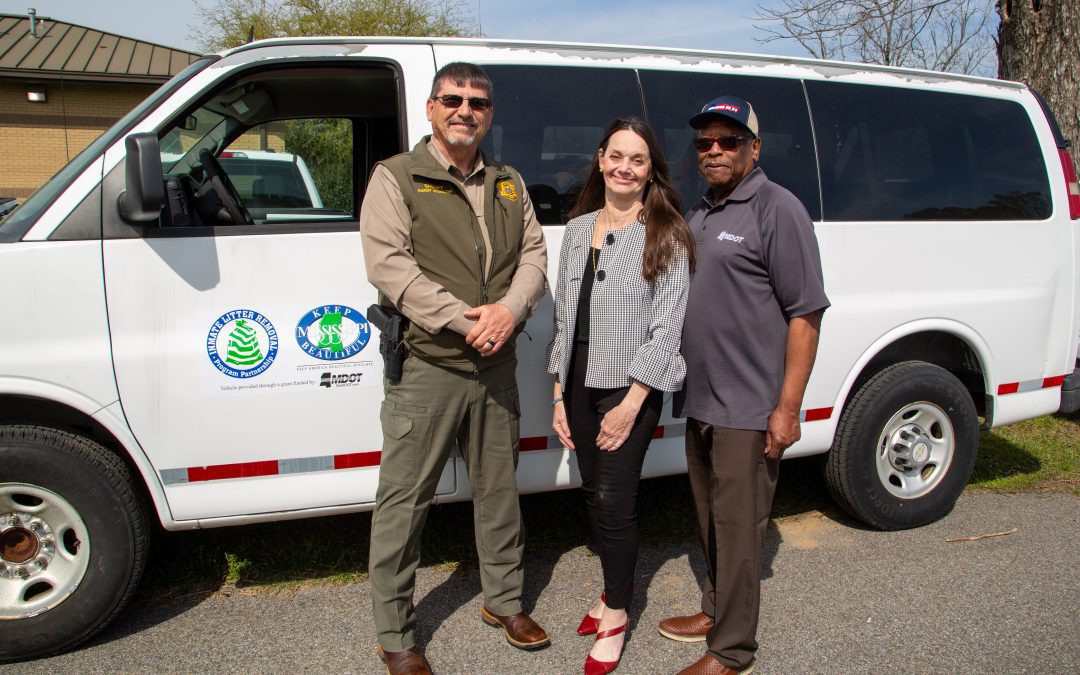 Commissioner Simmons presents vehicle to Leake County Sheriff for litter removal