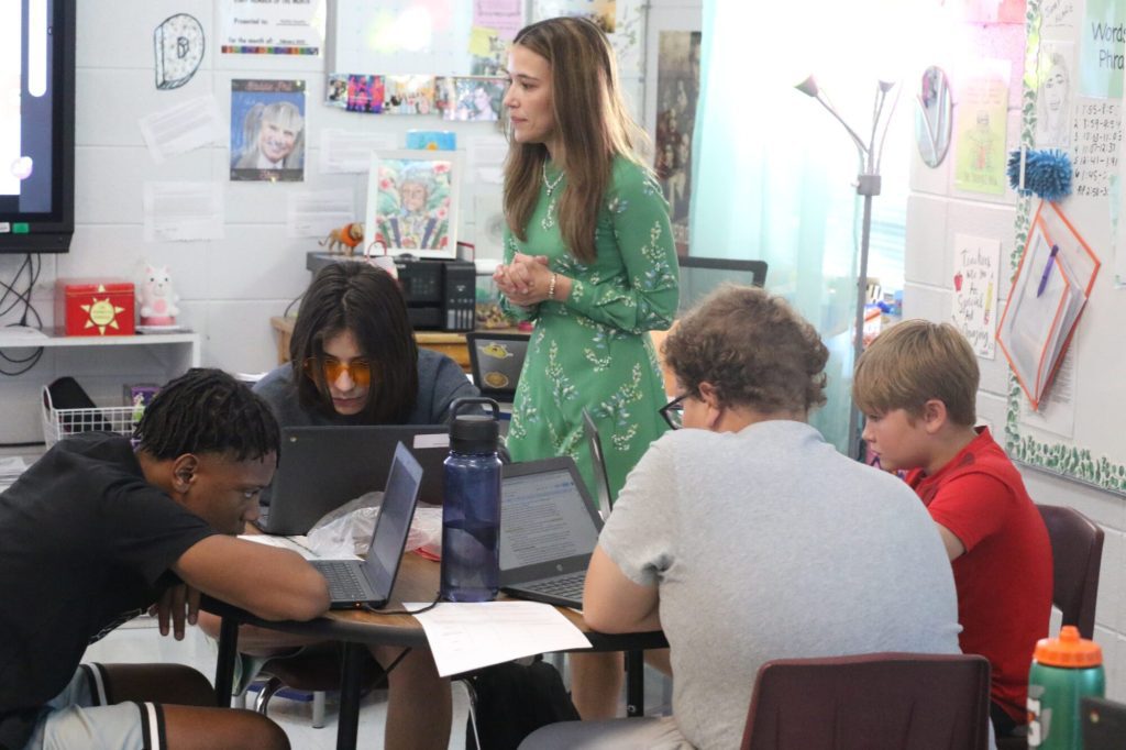 A teacher at Long Beach Middle School watches as her students read a paragraph. (Photo by Jeremy Pittari | Magnolia Tribune)