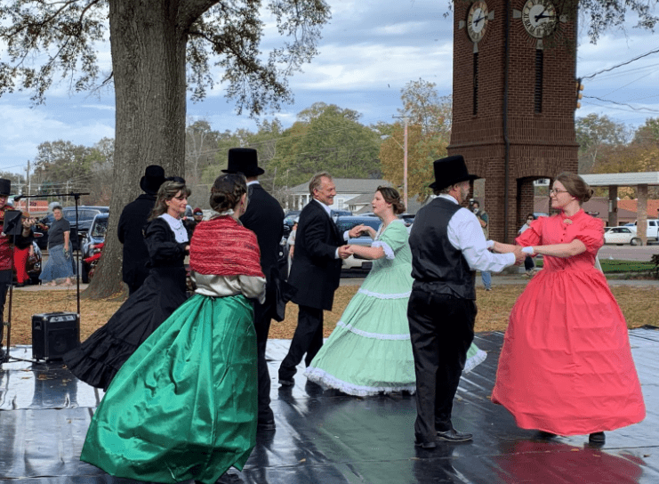 Hernando’s ‘Dickens of a Christmas’ offers something for everyone