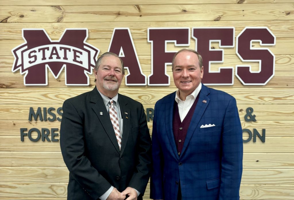 USDA Deputy Under Secretary for Research, Education, and Economics and MSU alumnus Scott Hutchins, left, with MSU President Mark E. Keenum (Photo by Mary Kathryn Kight)