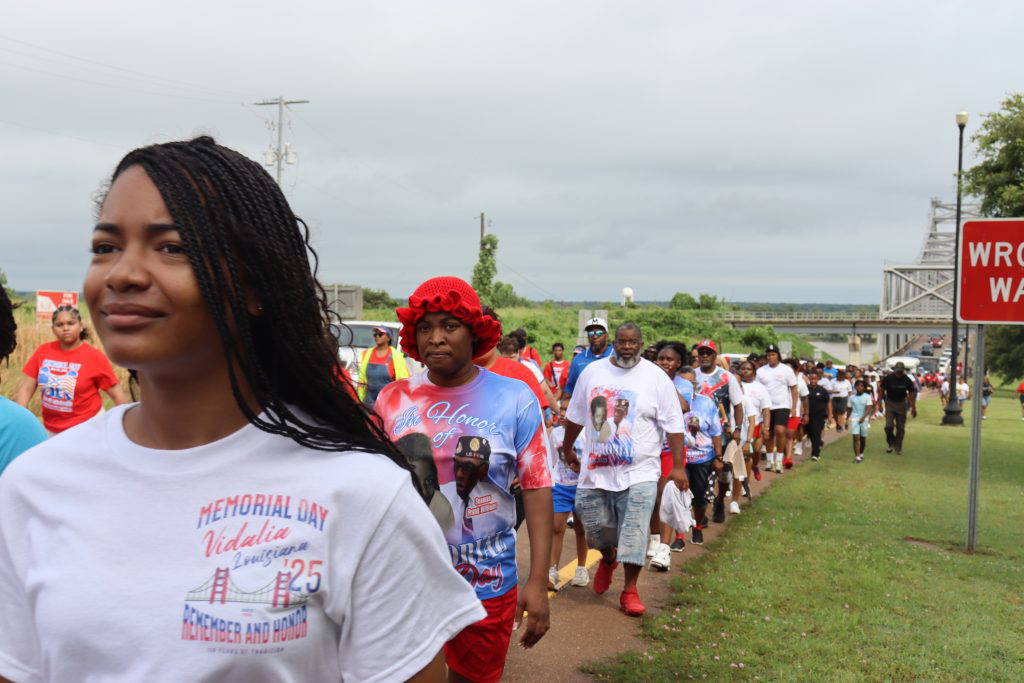 Hundreds of participants marched across the Natchez-Vidalia Bridge on Monday, May 25, 2026, traveling from Vidalia, Louisiana, to Natchez National Cemetery for the annual Miss-Lou Memorial Day Parade. (Photo by William Terrell/The Bluff City Post)