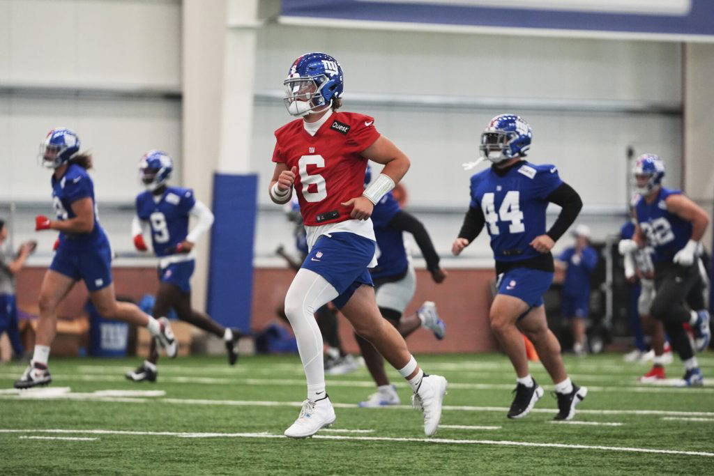New York Giants quarterback Jaxson Dart warms up during an NFL football practice, Wednesday, June 18, 2025, in East Rutherford, N.J. (AP Photo/Frank Franklin II)