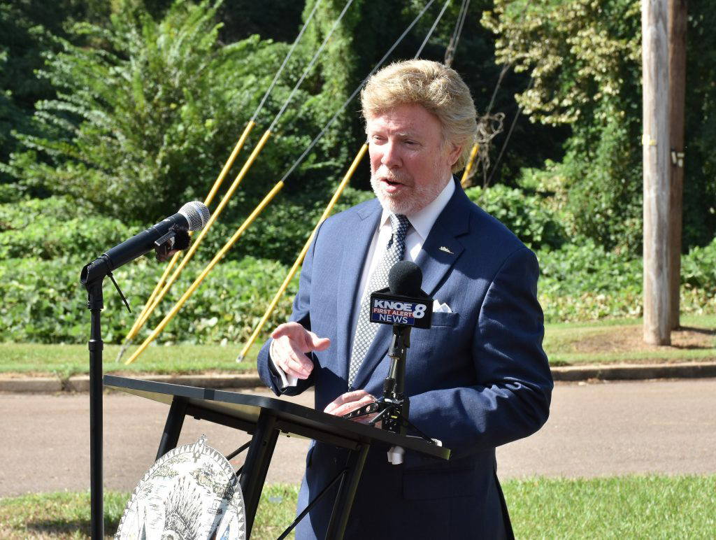 Natchez Mayor Dan Gibson delivers opening remarks during a ceremony honoring civil rights leader George Metcalfe.Photo by Albert L. Jones